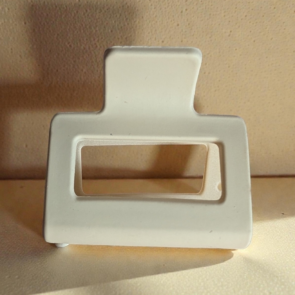 Elegant White Hair Small Claw Clip (New)